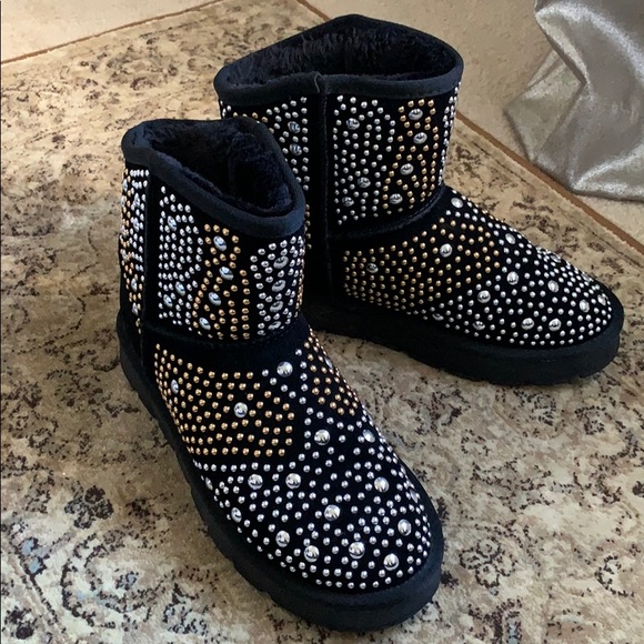 Dolls Kill black fuzzy boots - Picture 2 of 3